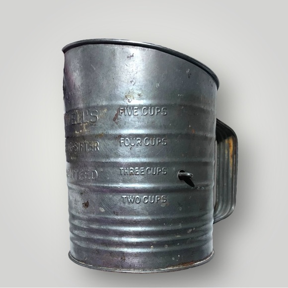 Antique Bromwell Measuring Sifter - 5 Cups - Picture 14 of 14